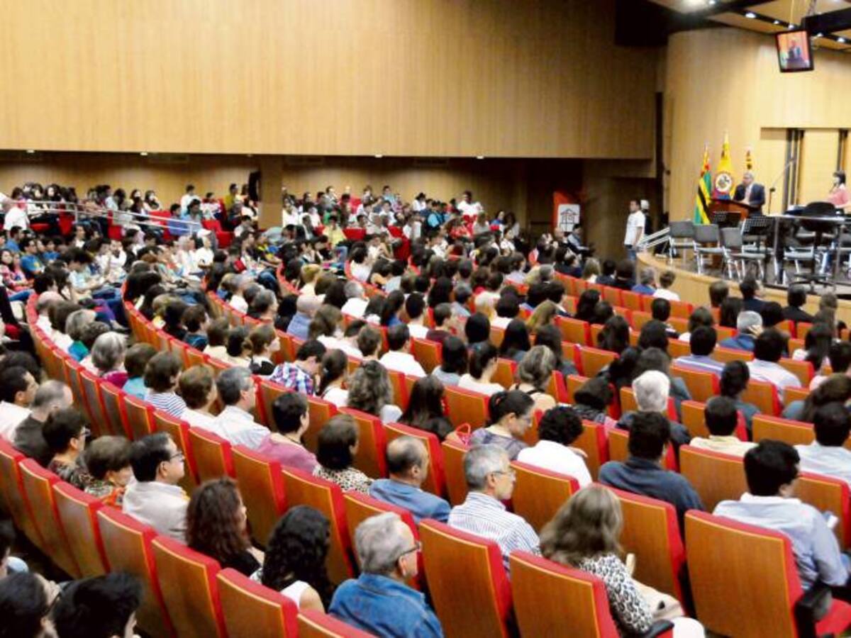 Dos reconocidos periodistas de talla internacional vendrán a U Libro