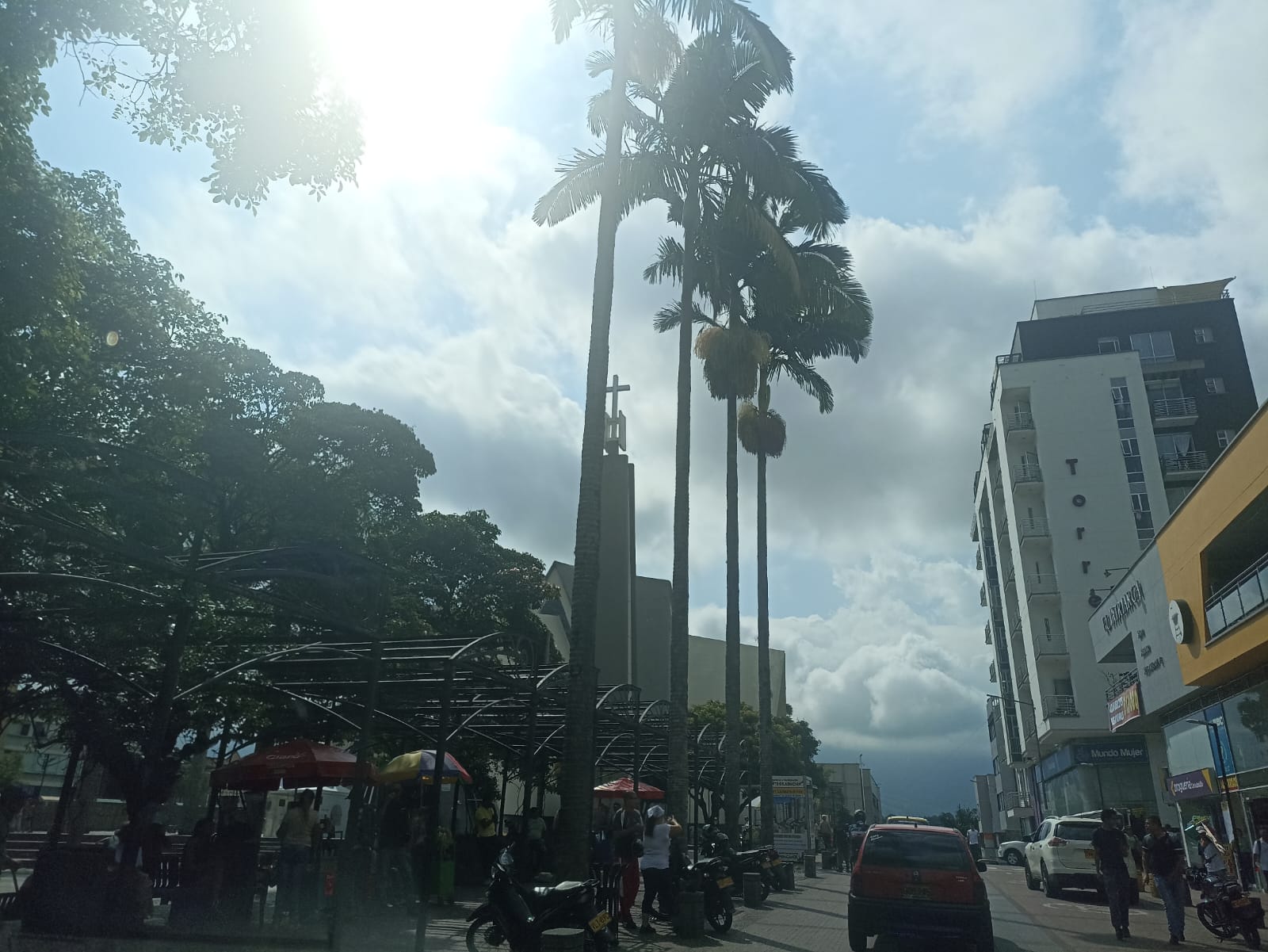 Plaza de Bolívar de Armenia. Foto Adrián Trejos