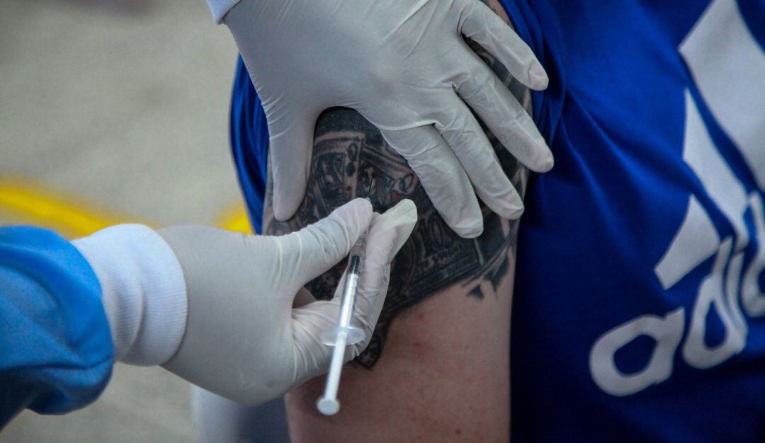 Los mayores de 25 años podrán ir en su motocicleta a recibir el biológico en el parqueadero del Coliseo de Combate