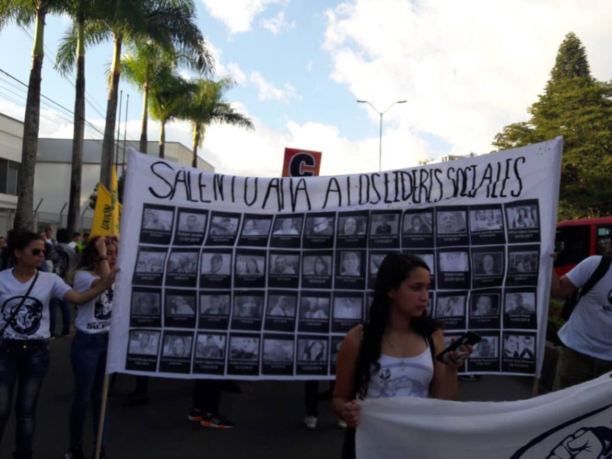 Las fotografias de muchos de los líderes sociales en el país