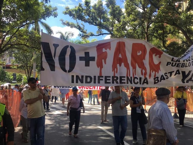 300 personas marcharon en Medellín en contra de la JEP