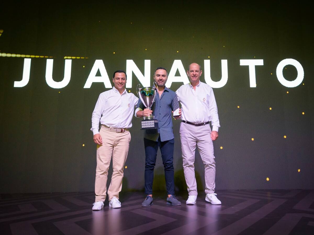 Concesionario Juanautos El Cerro de Cartagena recibió reconocimiento de Renault