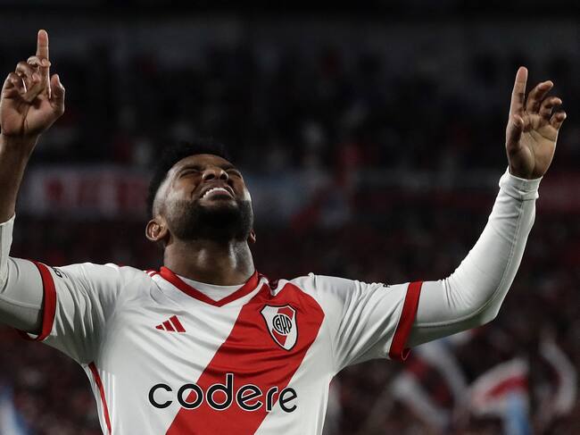 Miguel Ángel Borja festeja una de sus anotaciones ante Arsenal. (Photo by ALEJANDRO PAGNI/AFP via Getty Images)