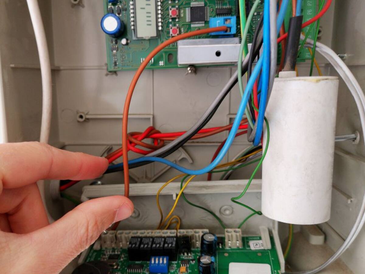 Operario a punto de morir al recibir descarga eléctrica