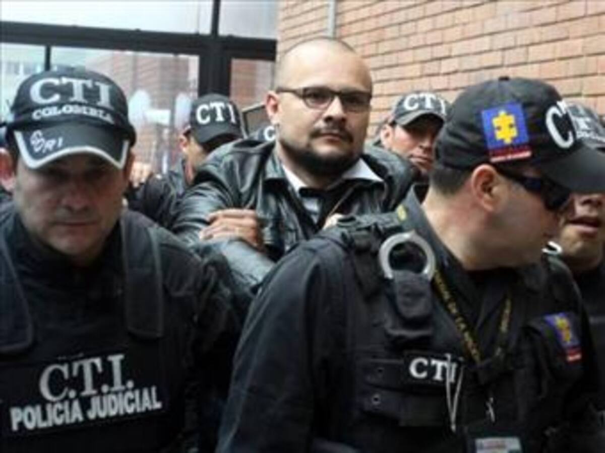 Por vacancia judicial acuerdo con el hacker se aplaza hasta 2015