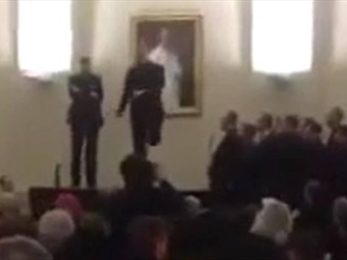 Dos sacerdotes bailando tap causan furor en redes sociales