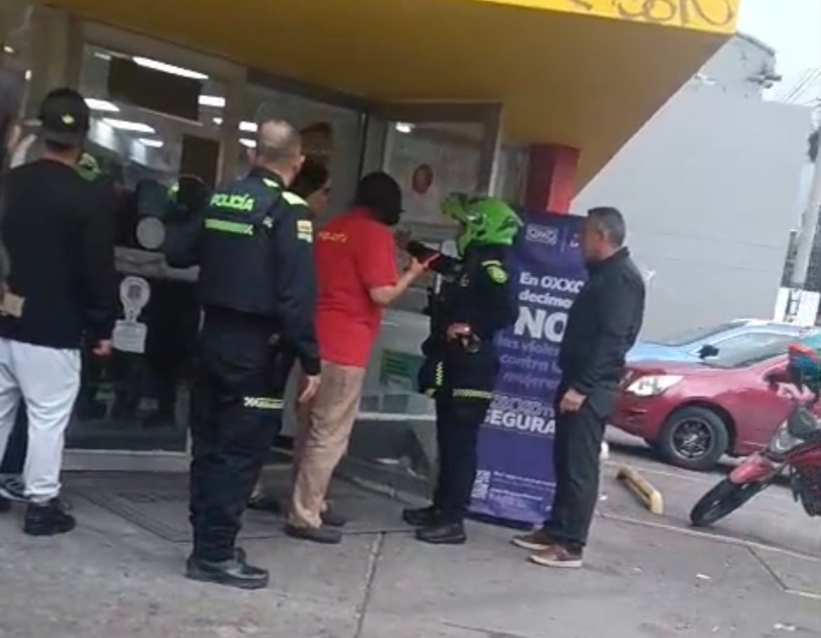 Violento atraco en el Oxxo del barrio Palermo: un vigilante resultó herido