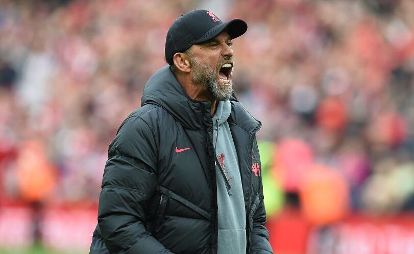 Jurgen Klopp festeja con la hinchada el agónico triunfo del Liverpool ante el Tottenham John Powell/Liverpool FC via Getty Images)