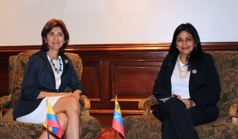 Cancilleres de Colombia, María Ángela Holguín y de Venezuela, Delcy Rodríguez.