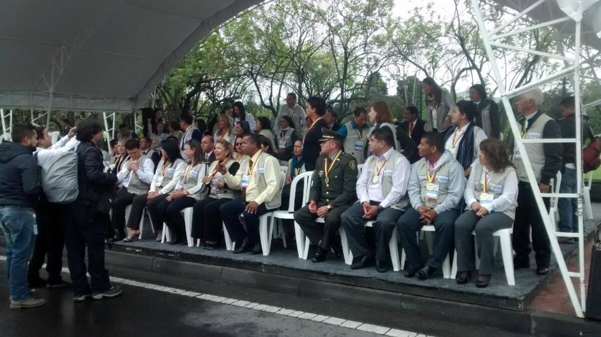 Miles de personas en todo el país se movilizan para observar los desfiles del 20 de julio.