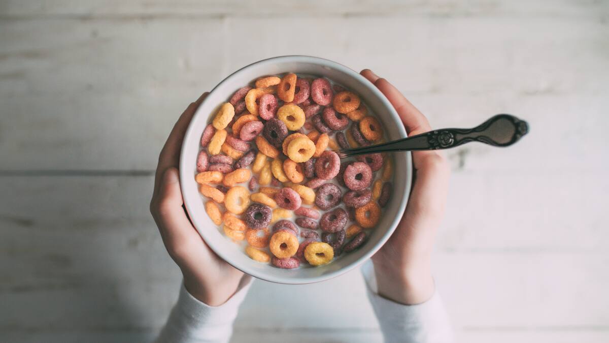 ¿Qué tan saludable es el cereal con leche? Esto dijeron expertos