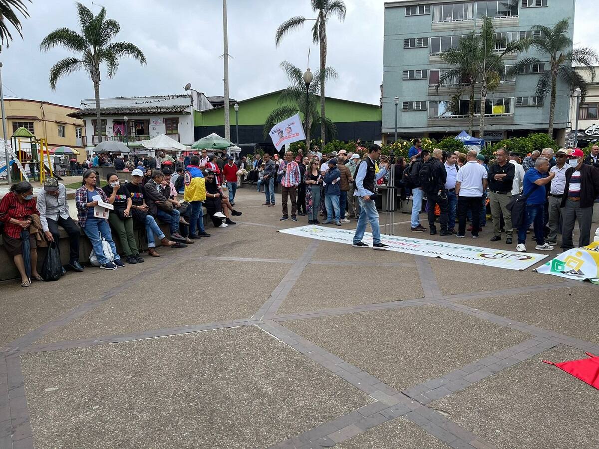 Más de 200 personas estuvieron en el Parque Caldas apoyando las reformas de Petro