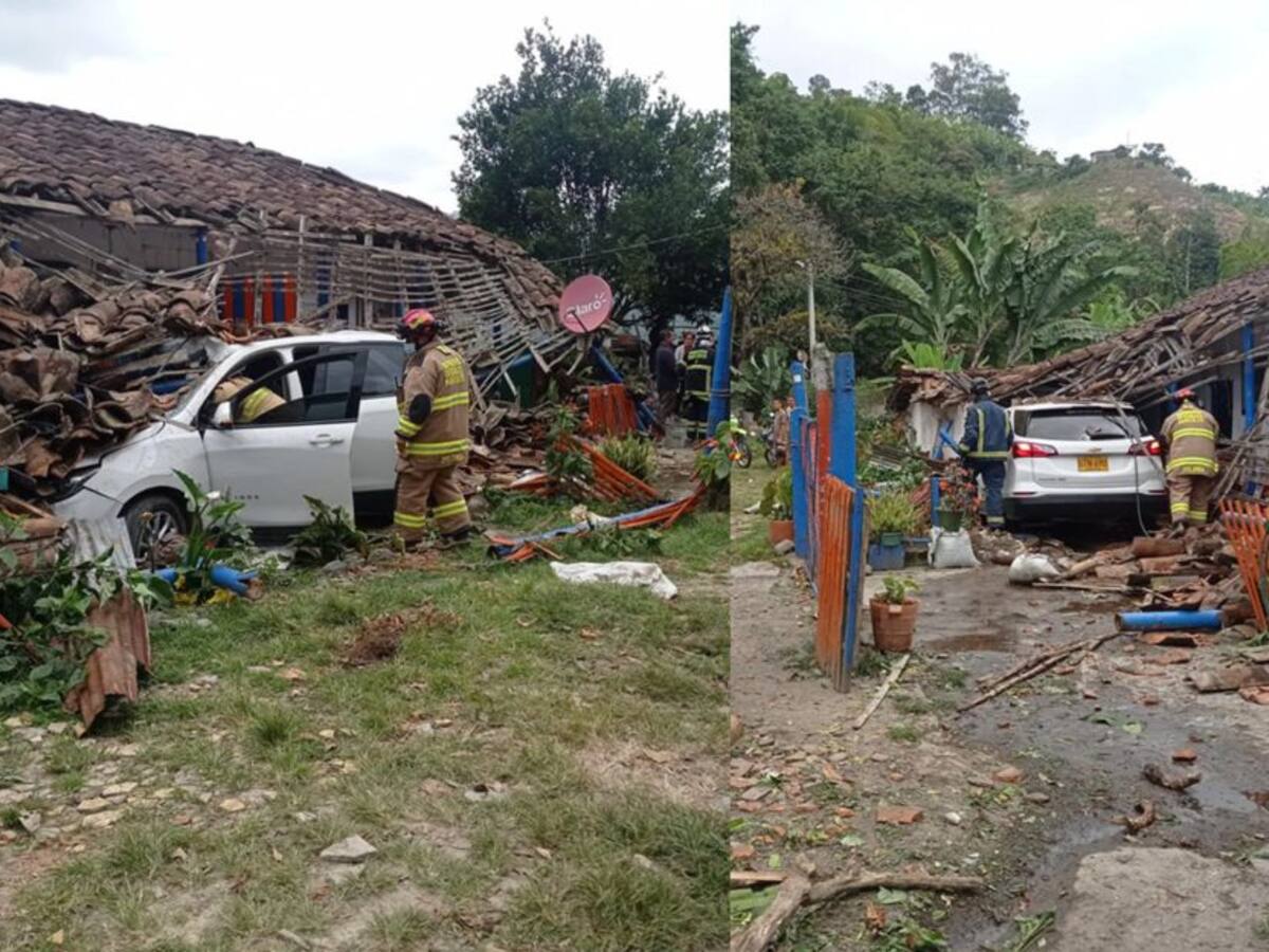 Dos personas lesionadas por el choque de un vehículo con una vivienda