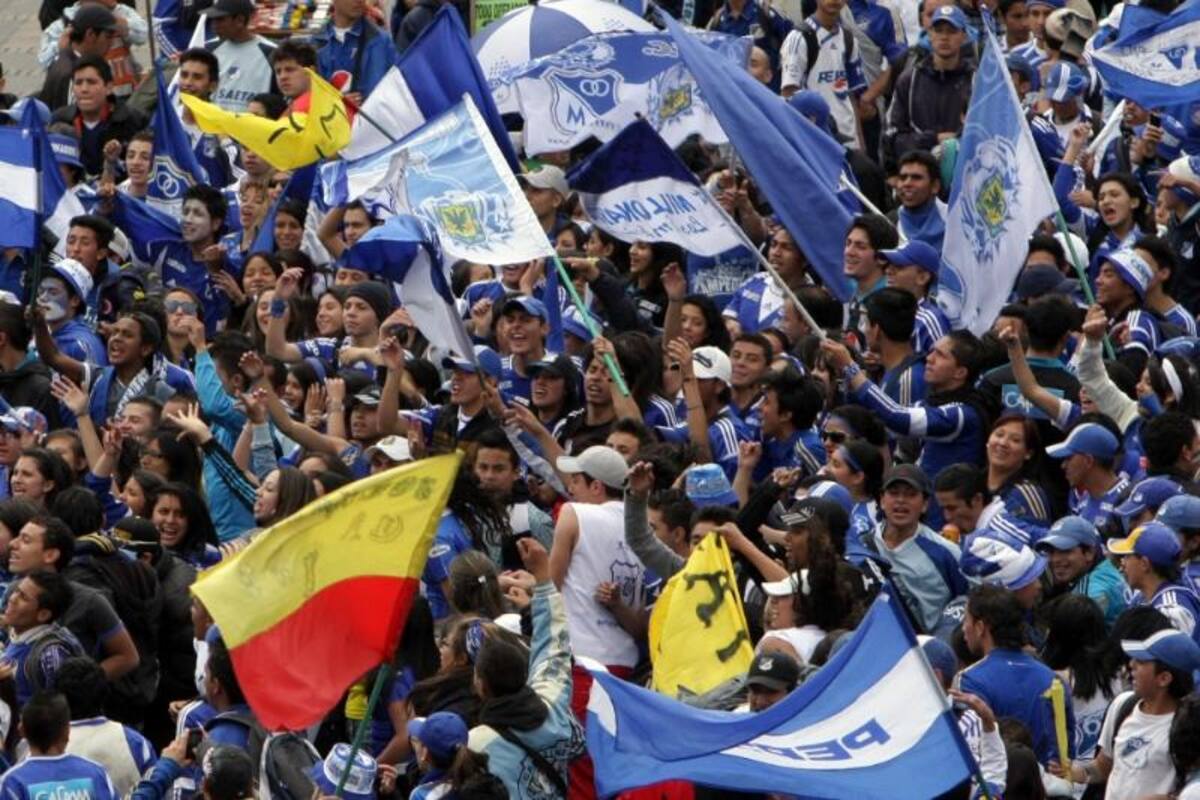 El Parque Nacional de Bogotá se vistió de azul con los hinchas de Millonarios. COLPRENSA ©