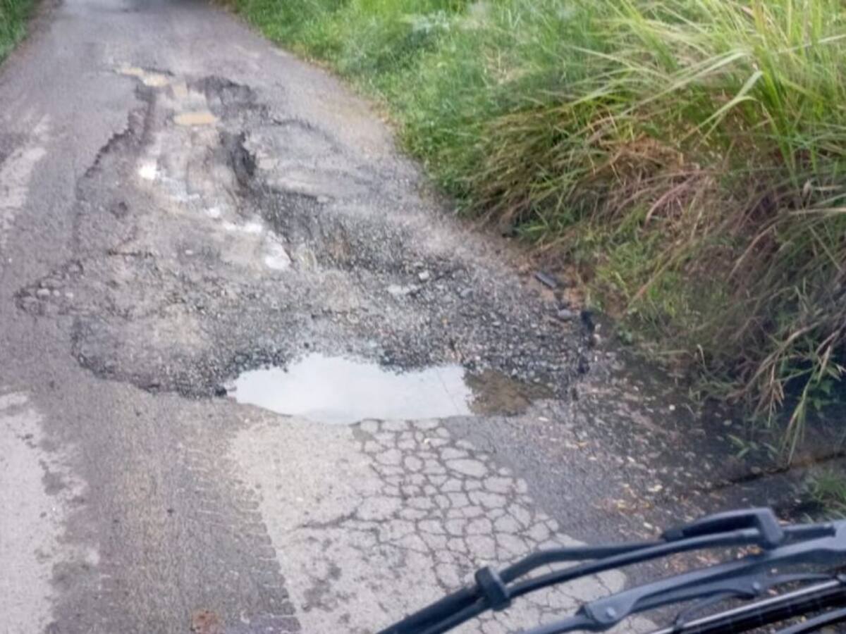 Alcalde en Antioquia acude a la solidaridad para arreglar vía