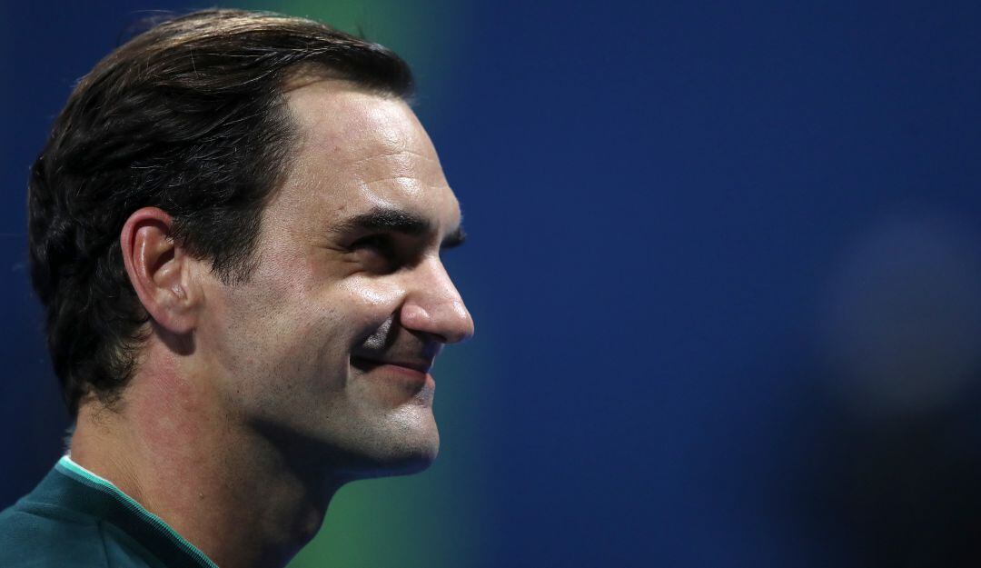 Roger Federer sonríe en su regreso a la competencia el mes pasado en Qatar.