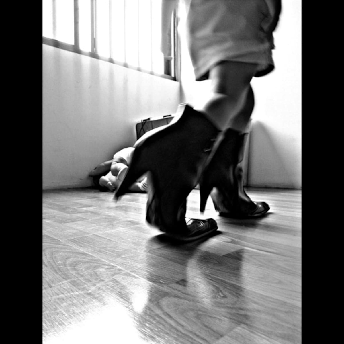 “Escultura... un gran zapato, viejo y roto”. Desde Valencia, Venezuela, por Marcos José Urquía Aure.