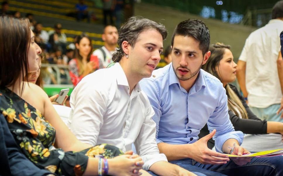 Daniel Quintero y su nuevo jefe de debate. Suministrada.