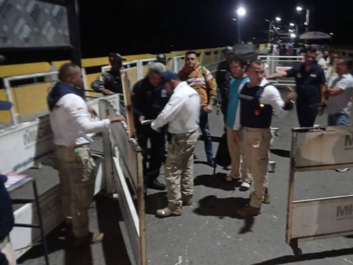 Diputados celebran primera deportación entre Colombia y Venezuela