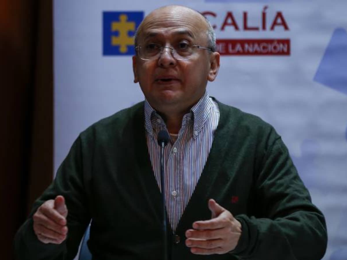 El fiscal debe ir al Congreso a dar explicaciones por contratos: Velasco