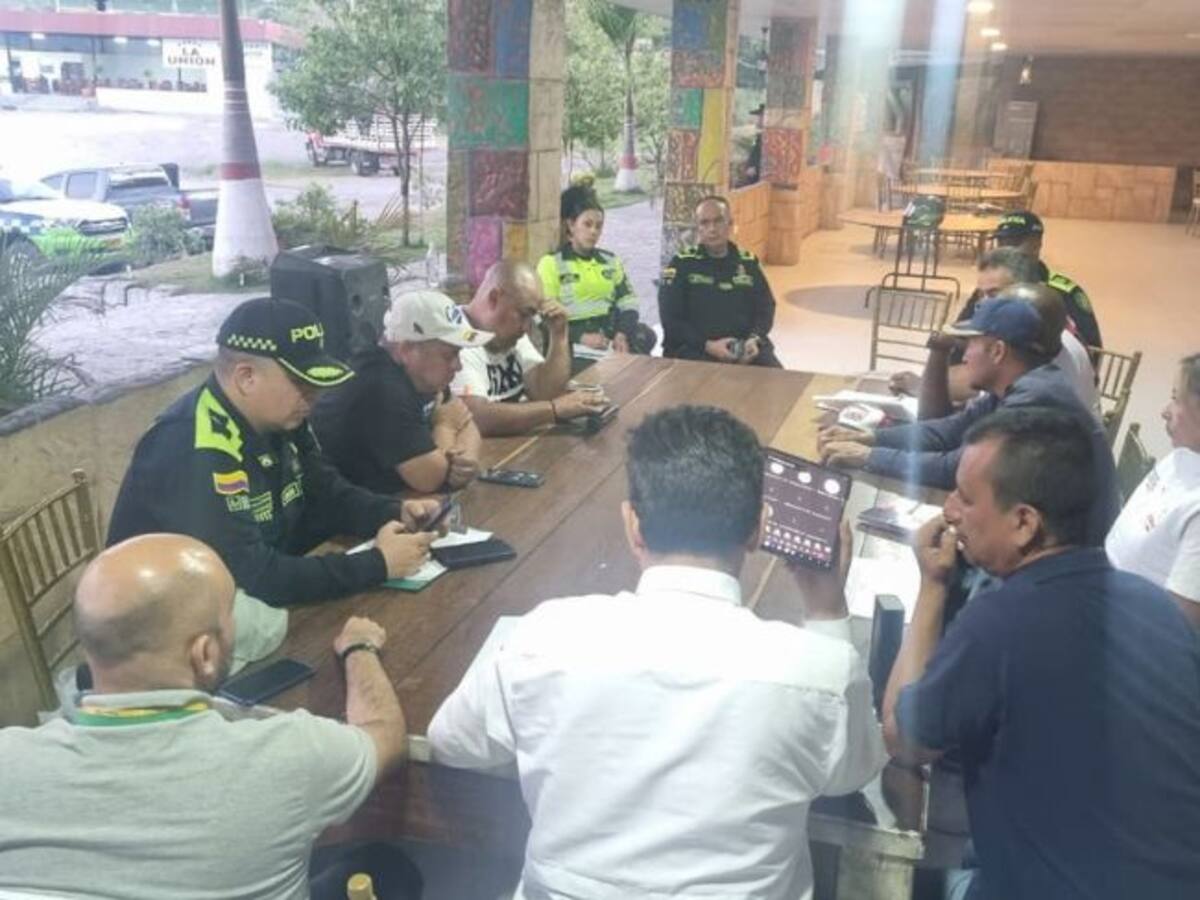 Continúan las protestas, pero se mantiene el paso en la vía Bucaramanga – Bogotá