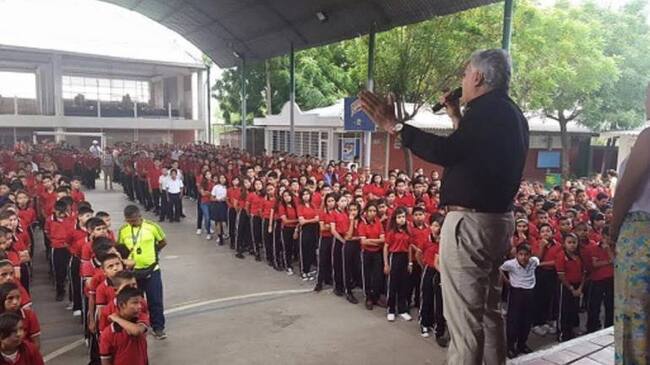 Alcalde de Cúcuta, Cesar Rojas, en colegios oficiales.