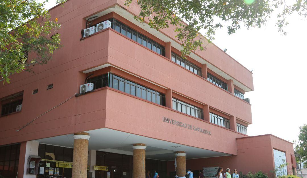 Consiste en que los jóvenes desarrollen trabajos sociales con las comunidades, aportando así al desarrollo de la ciudad