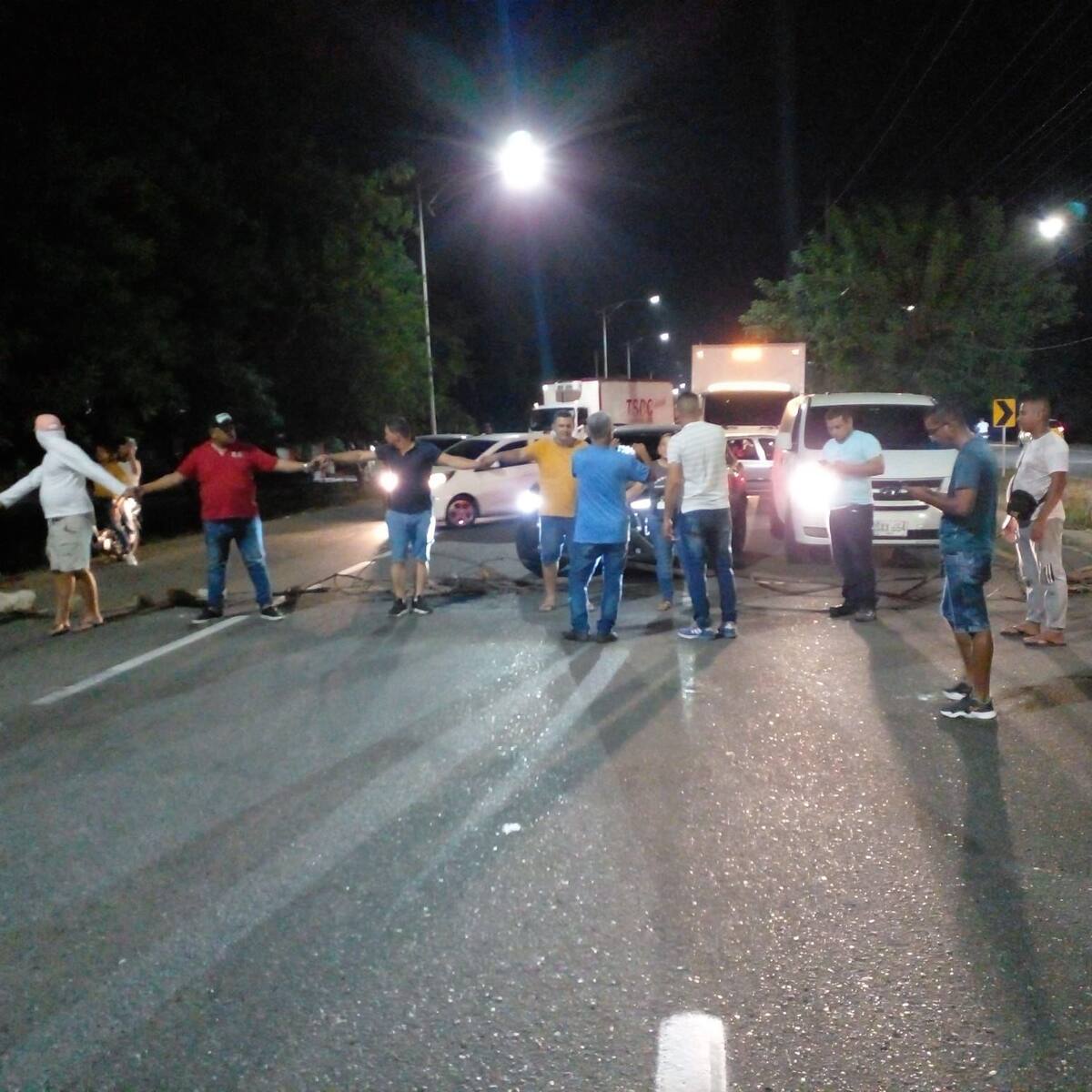 Se registran bloqueos en la Cordialidad por falta de agua en un barrio de Galapa