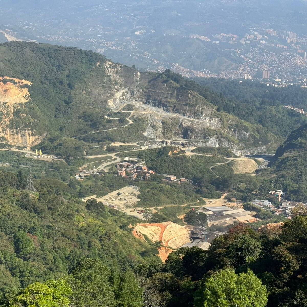 Una fundación de Guatemala apoyará la búsqueda en la escombrera de la comuna 13 de Medellín