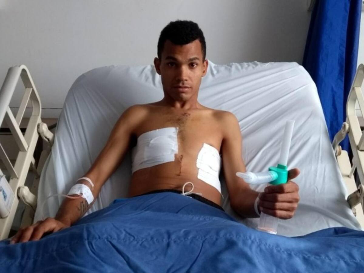 Por robarle el celular un joven recibió una herida cerca al corazón