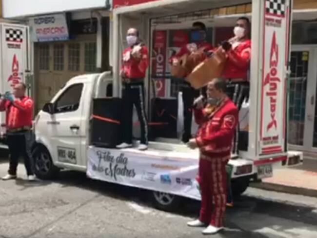 Con todos los protocolos, mariachis ofrecen serenata a las madres,Armenia
