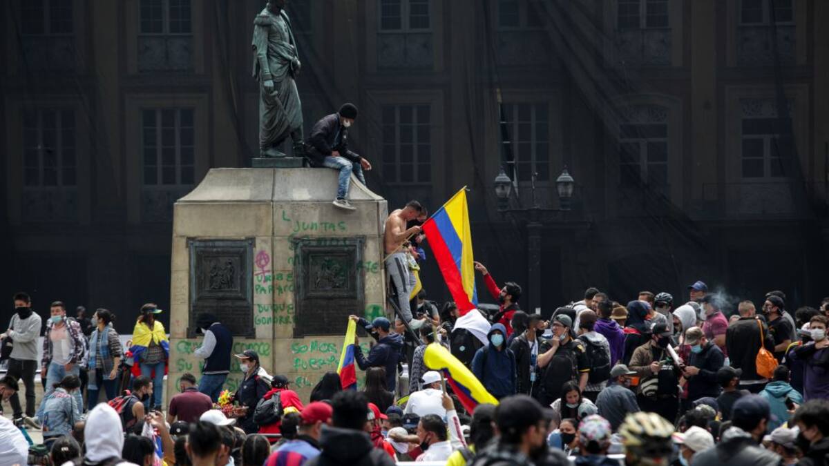 Opiniones de reforma tributaria y protestas en 10AM