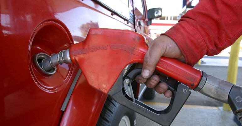 La gasolina tendría un aumento en los próximos meses.