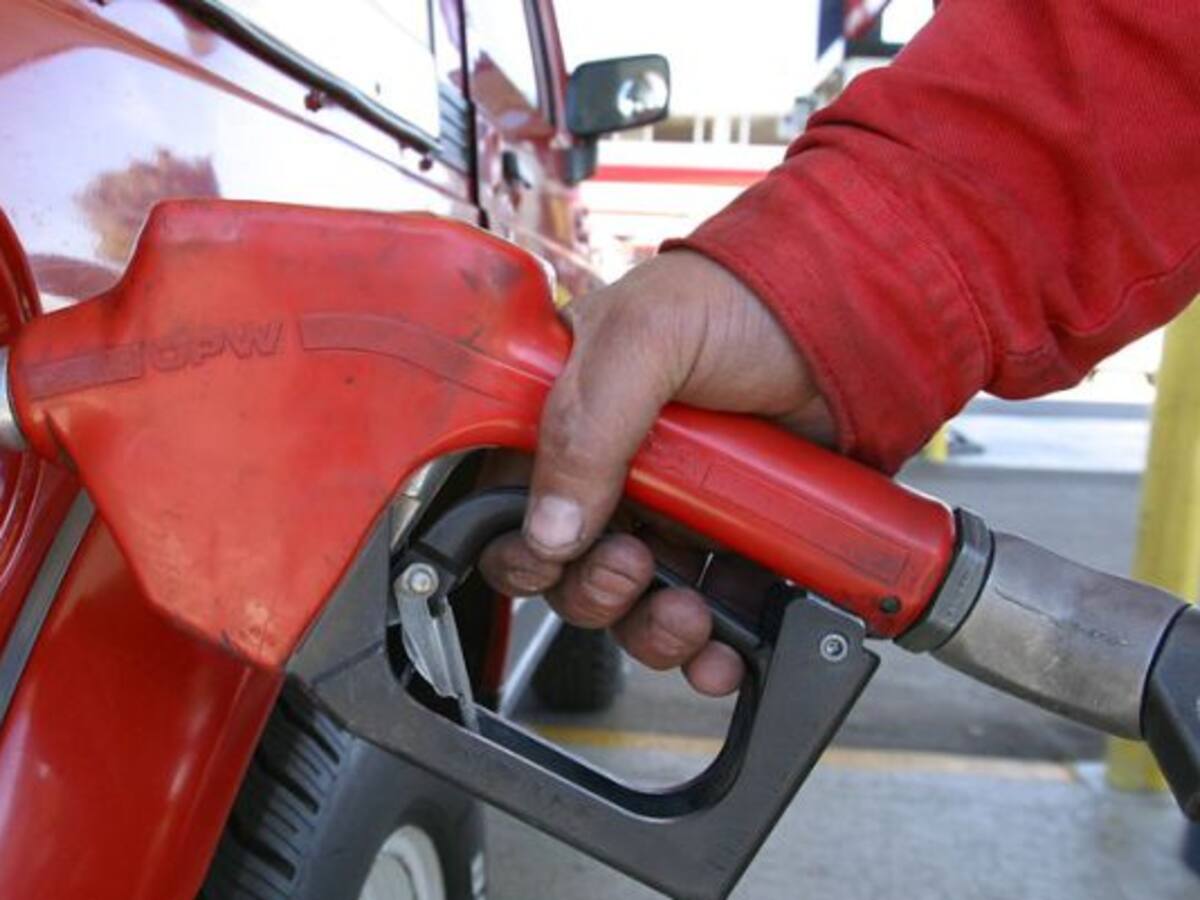 Transportadores afirman que hay doble discurso sobre alza de la gasolina en el país