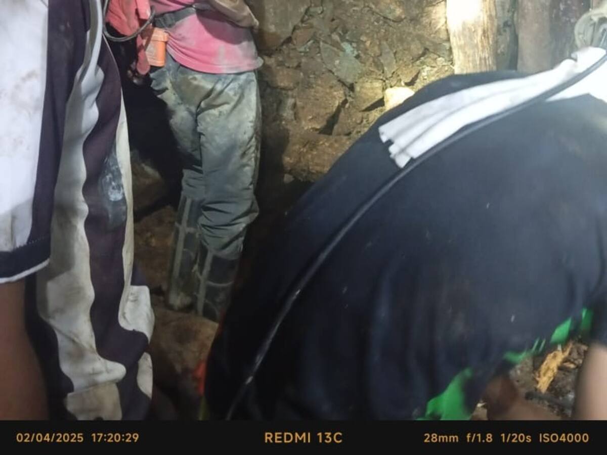 Rescatan a los cuatro mineros atrapados en una mina en Marmato, Caldas