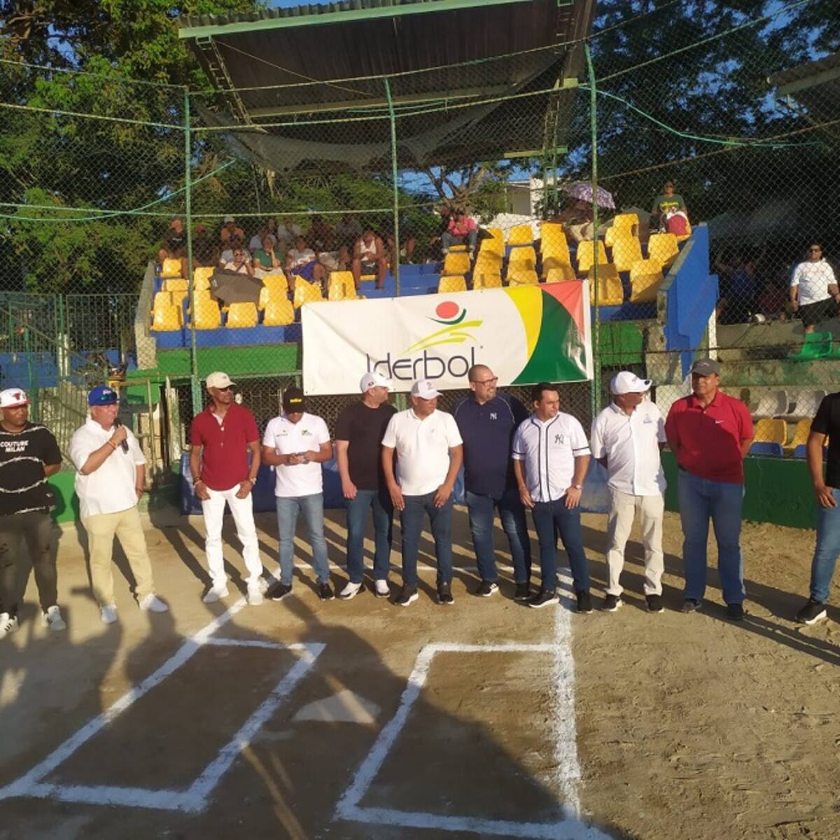Con homenaje a Robinson Ríos se inauguró el torneo de sóftbol Juega por tu Barrio