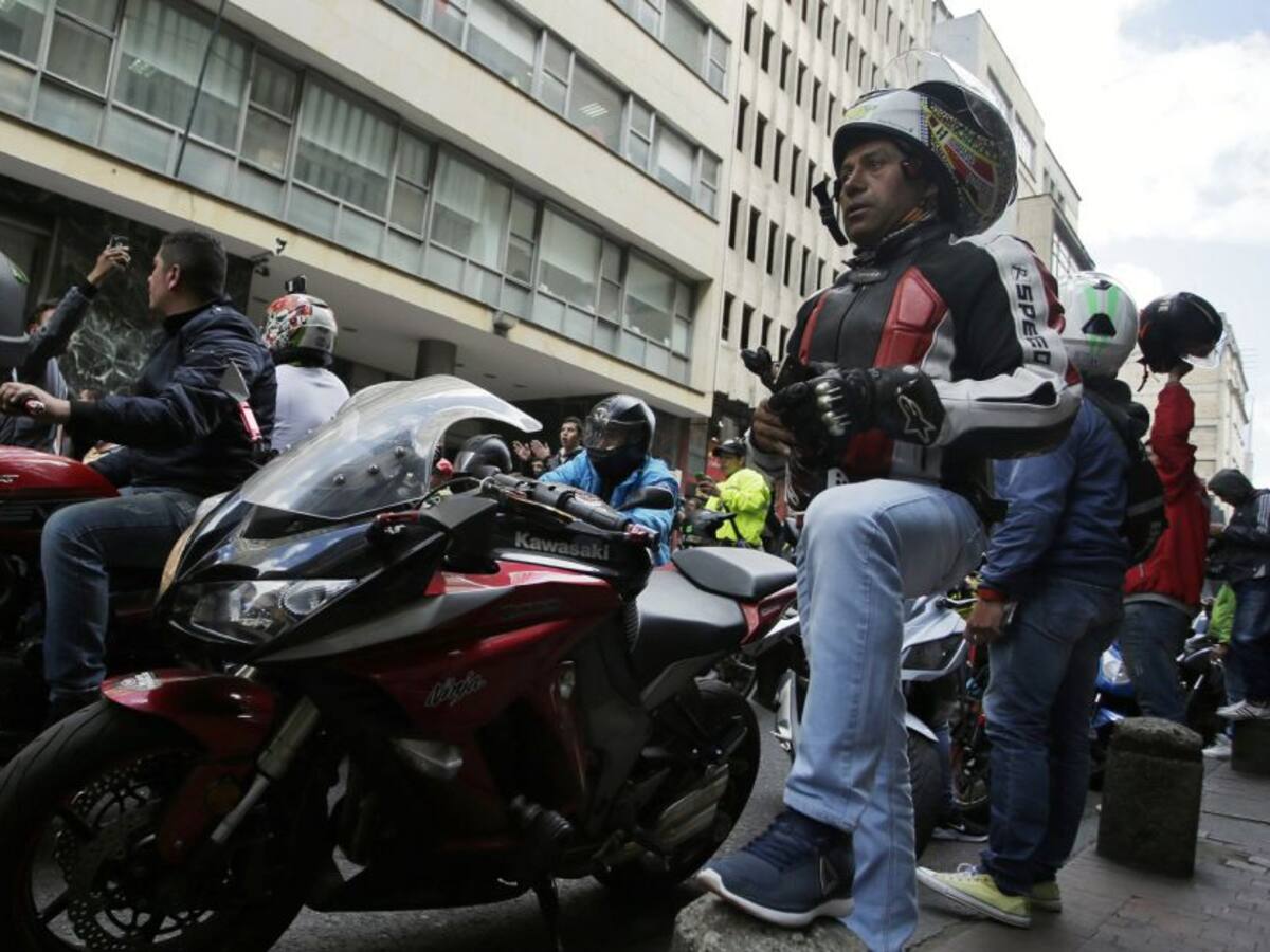 (VIDEO) Los hacen caer para después robarlos
