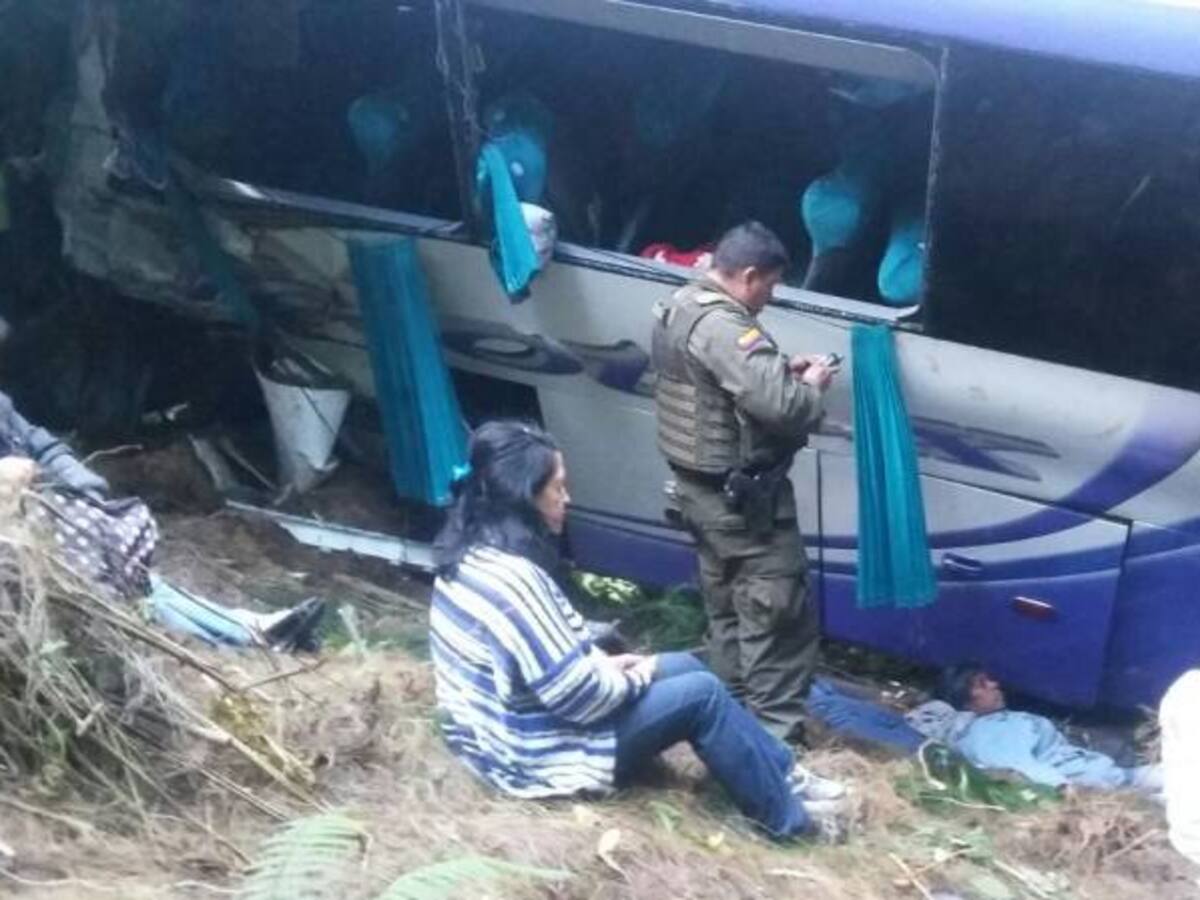 Cuatro muertos y 24 heridos deja accidente en La Línea