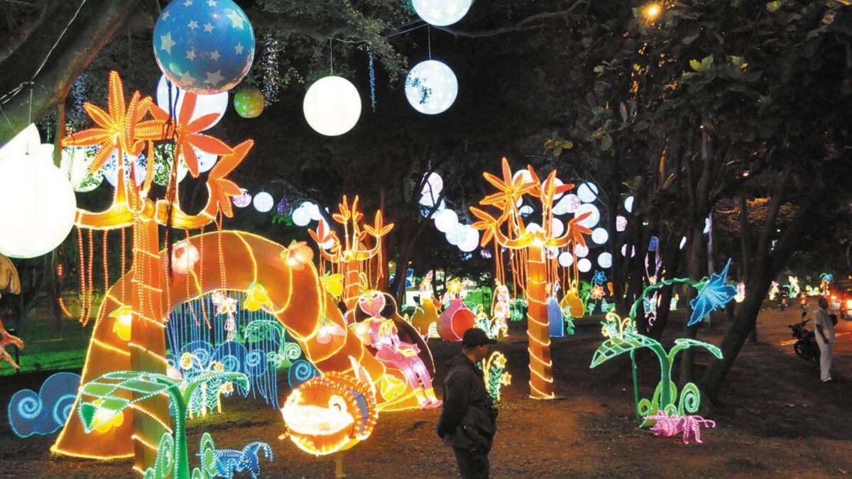Ante la Fiscalía denuncian al alcalde por el contrato de alumbrado navideño