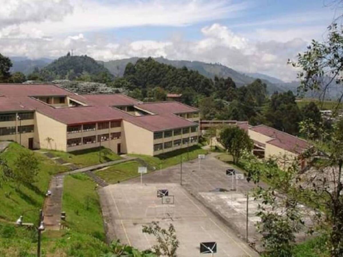 Alcaldía de Manizales responde denuncias por traslado de docentes del INEM