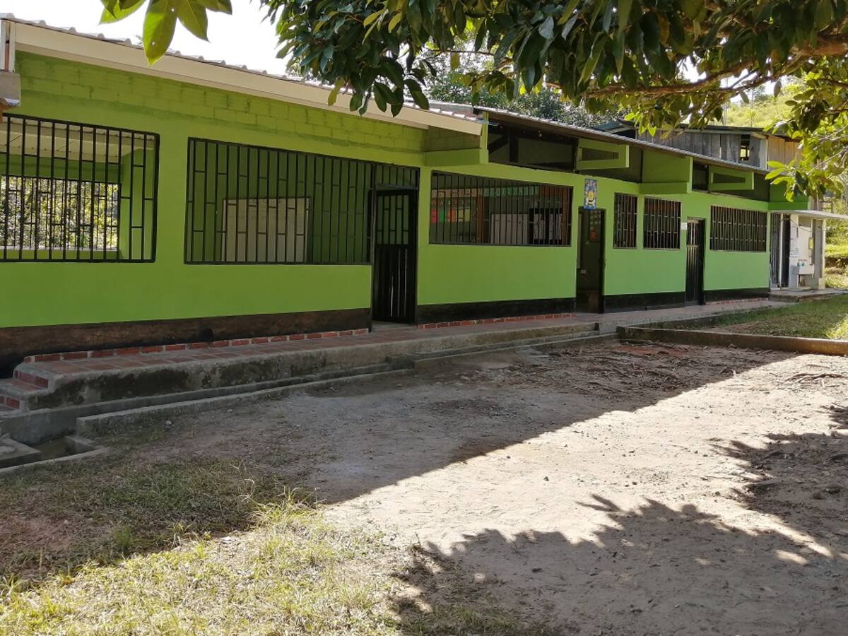 Escuelas rurales en el Huila han sido construidas en lotes baldíos