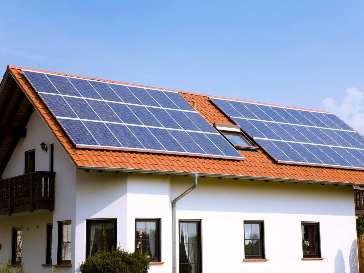 ¿Quiere poner paneles solares en su casa? Este es el nuevo crédito del Gobierno