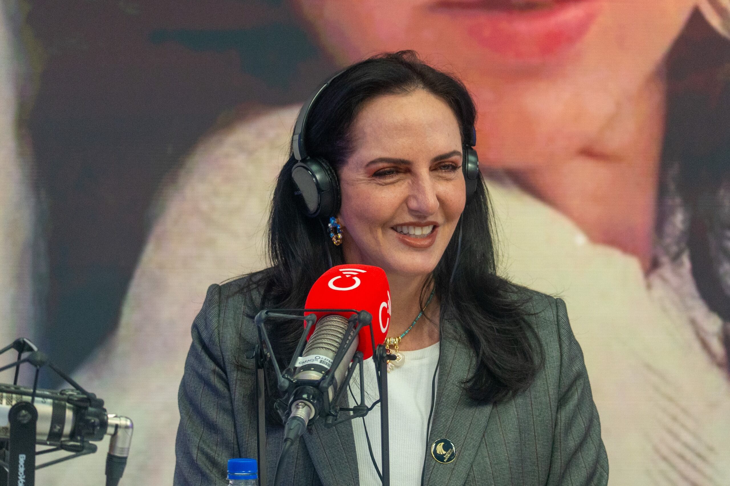 “Santos siempre ha sido el jefe de Petro”: María Fernanda Cabal en Sin Anestesia de La Luciérnaga