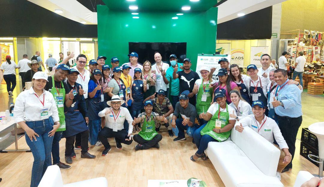 Firma del convenio en el Puerta de Oro en Barranquilla