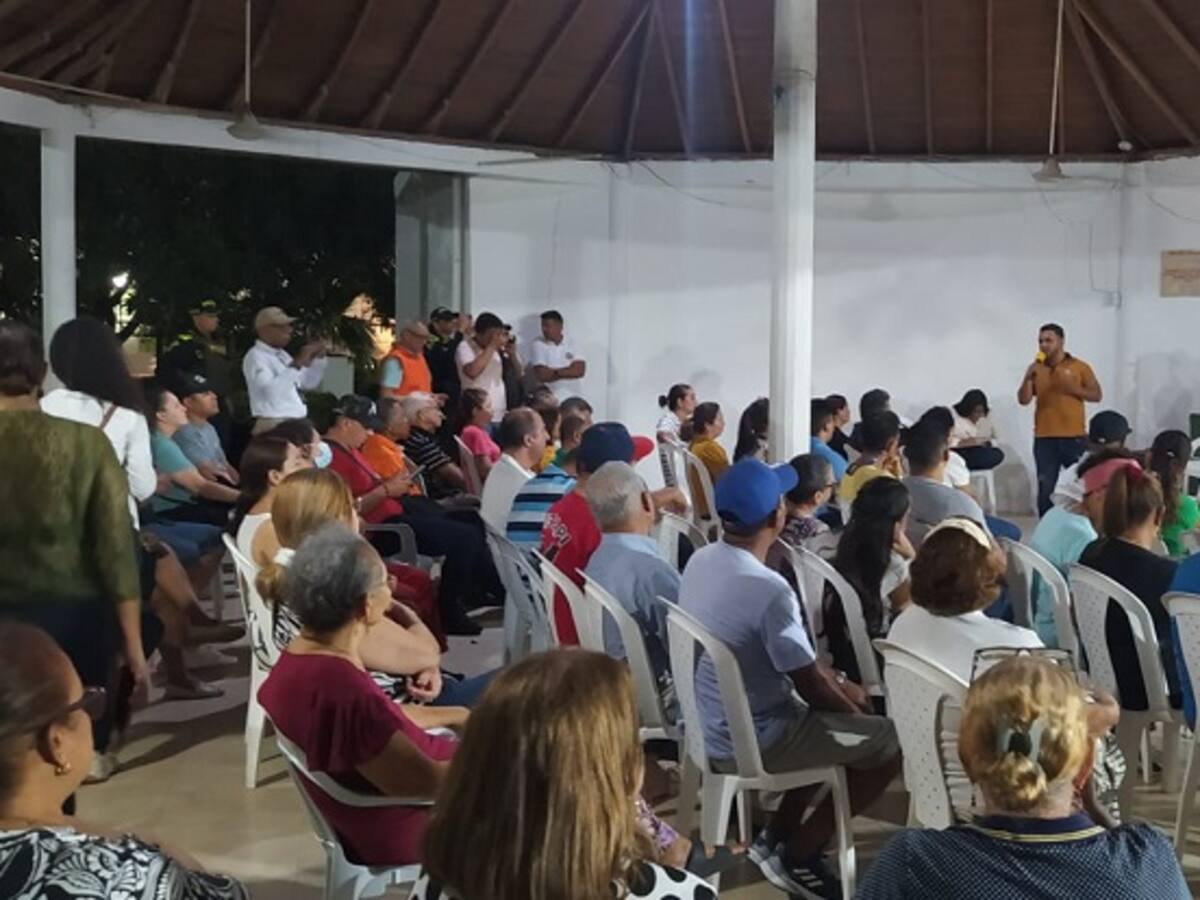 Habitantes del barrio El Recreo en Cartagena celebran restricción de parrillero hombre