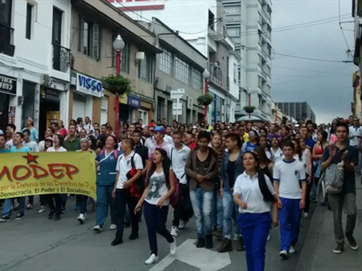 En Manizales rechazan presencia de estudiantes en marcha de educadores