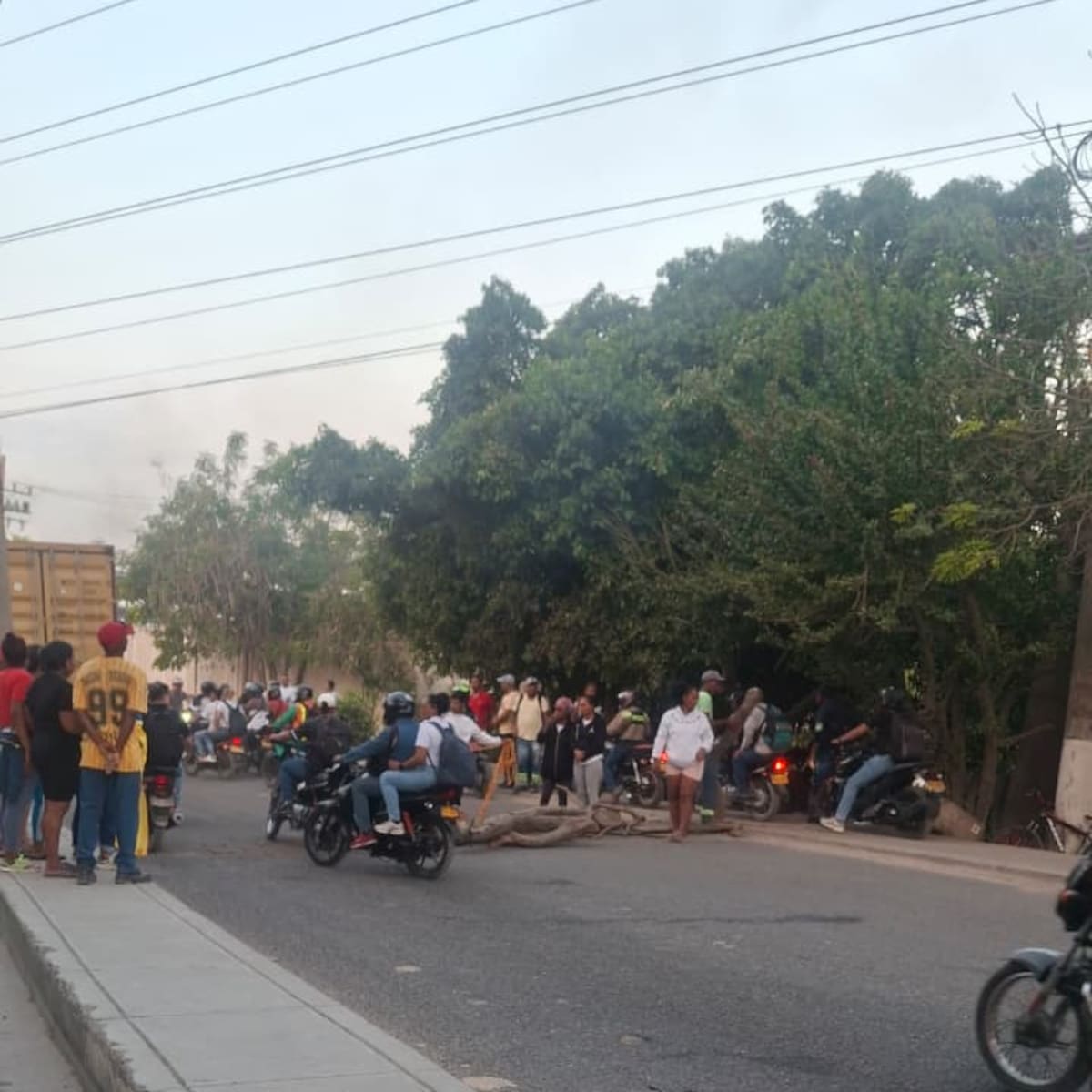 Trancones en zona industrial de Mamonal por manifestación en la vía