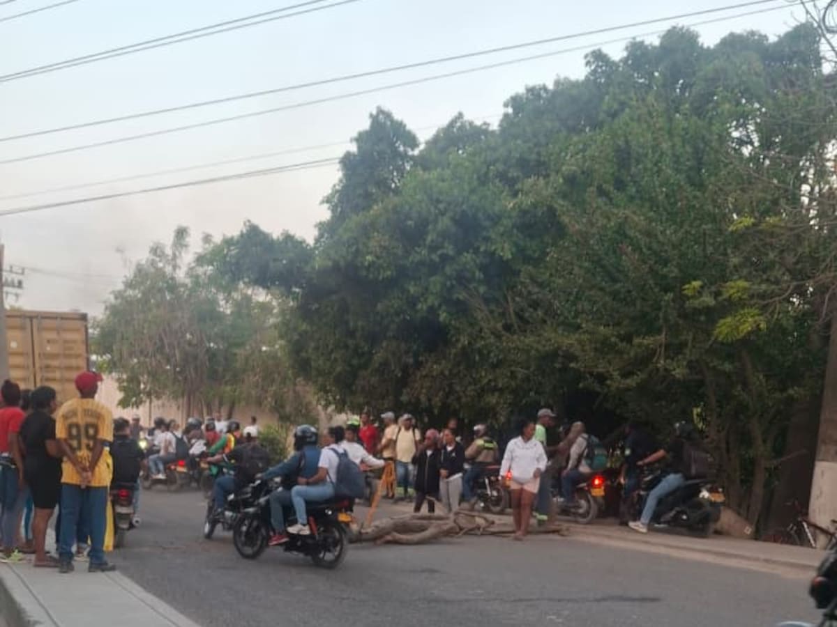 Trancones en zona industrial de Mamonal por manifestación en la vía