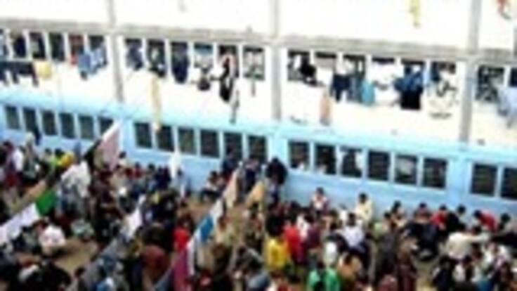 Médicos de la Policía Nacional atenderían a presos enfermos dentro de las cárceles