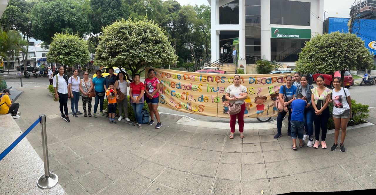 Madres de familia protestaron por suspensión de la atención en Asopormen